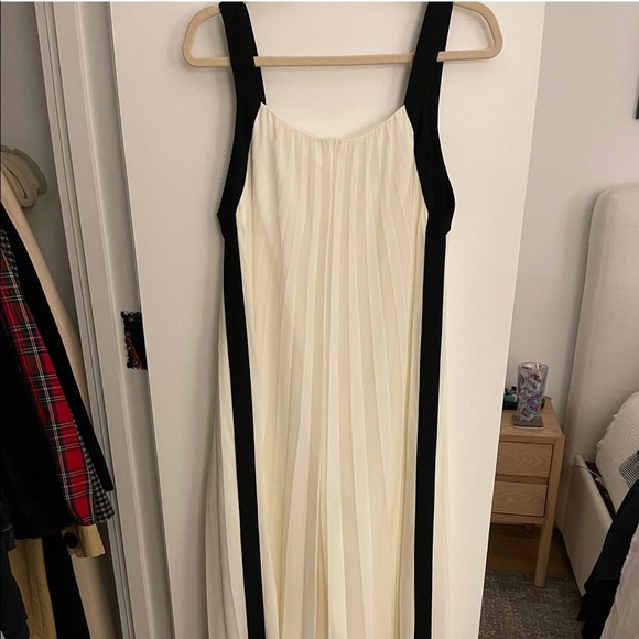 Club Monaco Jumpsuit - Picture 4 of 6